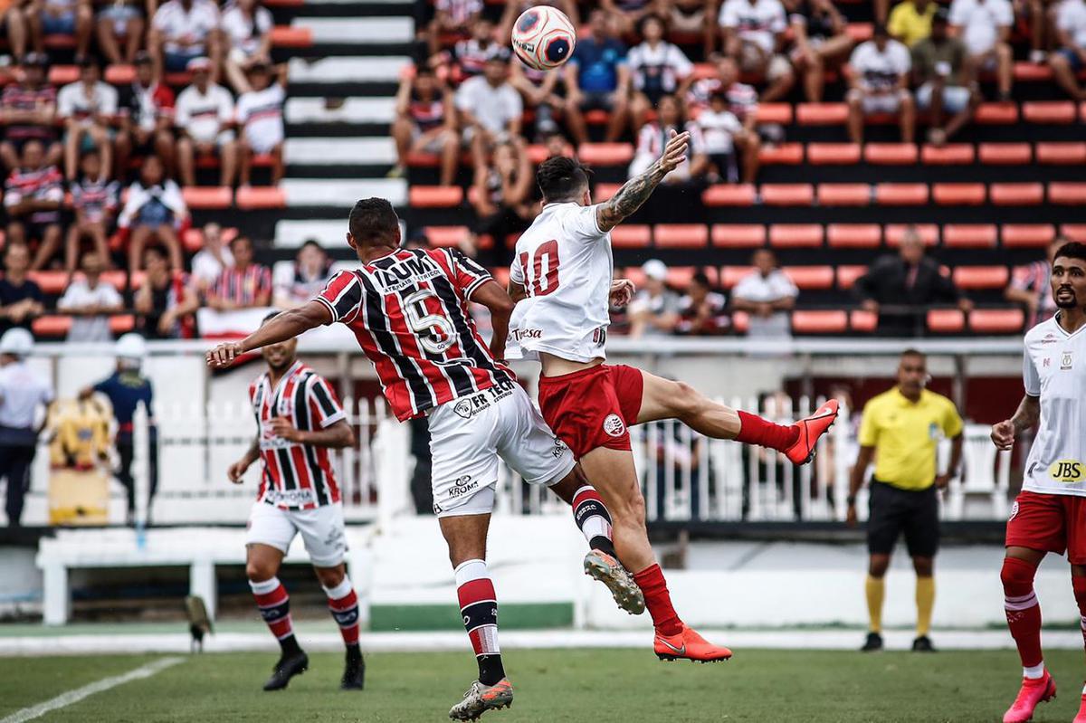 Equipes se enfrentaram pela stima rodada do Campeonato Pernambucano no estdio do Arruda 