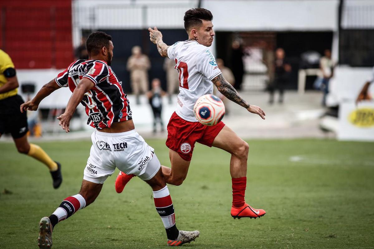 Equipes se enfrentaram pela stima rodada do Campeonato Pernambucano no estdio do Arruda 