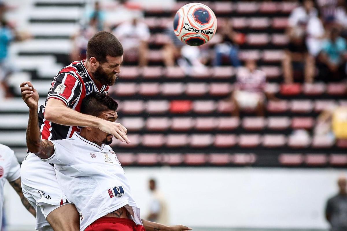 Equipes se enfrentaram pela stima rodada do Campeonato Pernambucano no estdio do Arruda 