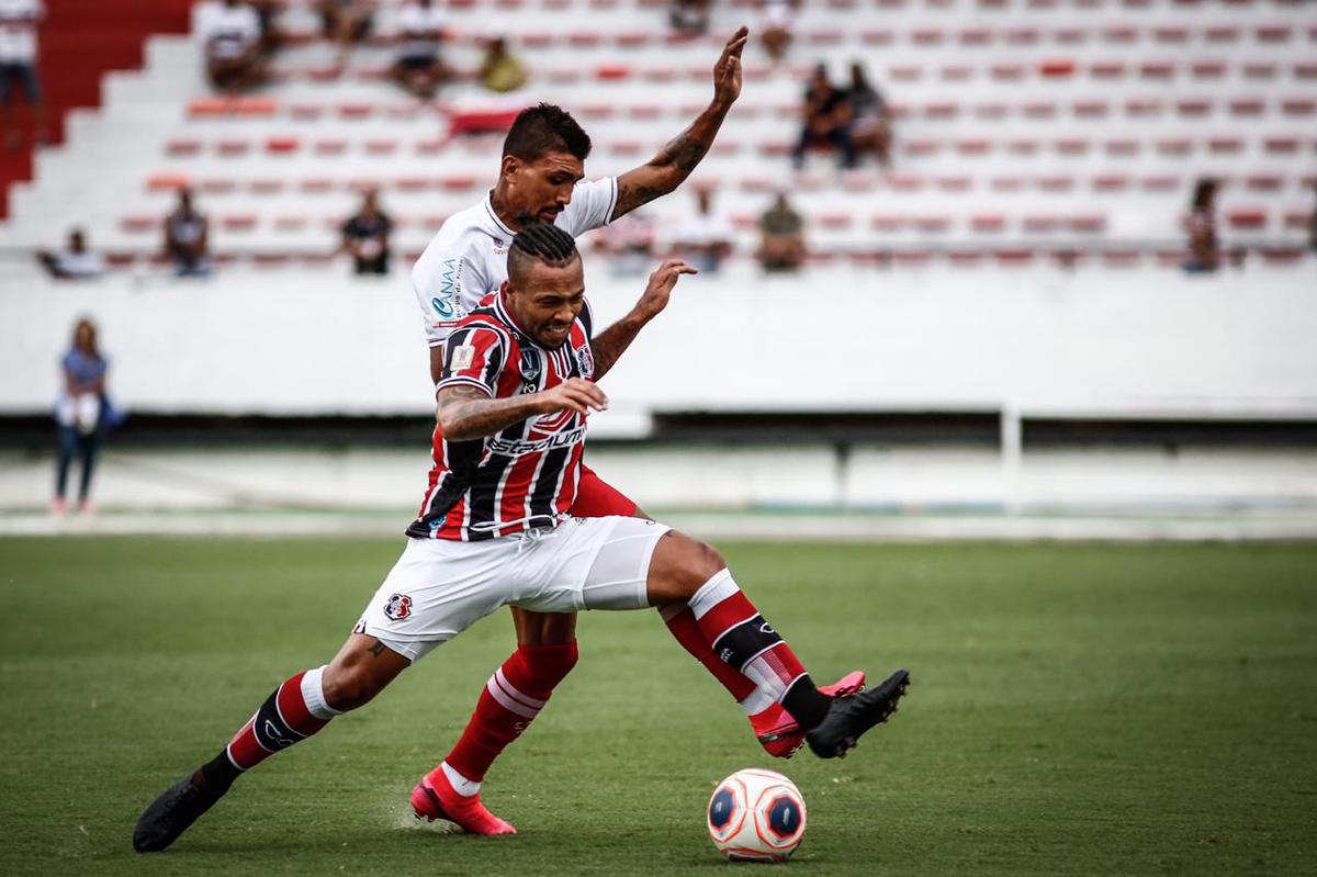 Equipes se enfrentaram pela stima rodada do Campeonato Pernambucano no estdio do Arruda 