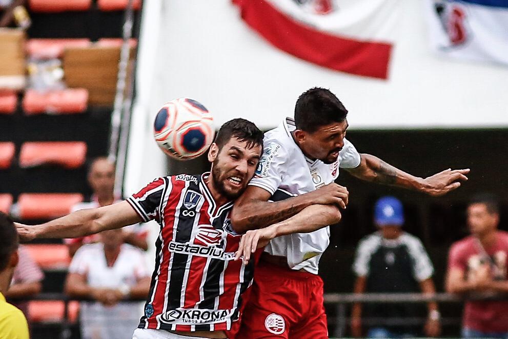 Equipes se enfrentaram pela stima rodada do Campeonato Pernambucano no estdio do Arruda