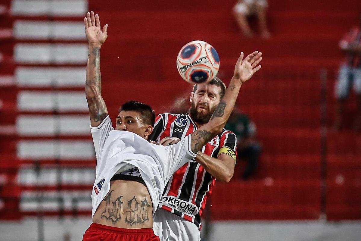 Equipes se enfrentaram pela stima rodada do Campeonato Pernambucano no estdio do Arruda