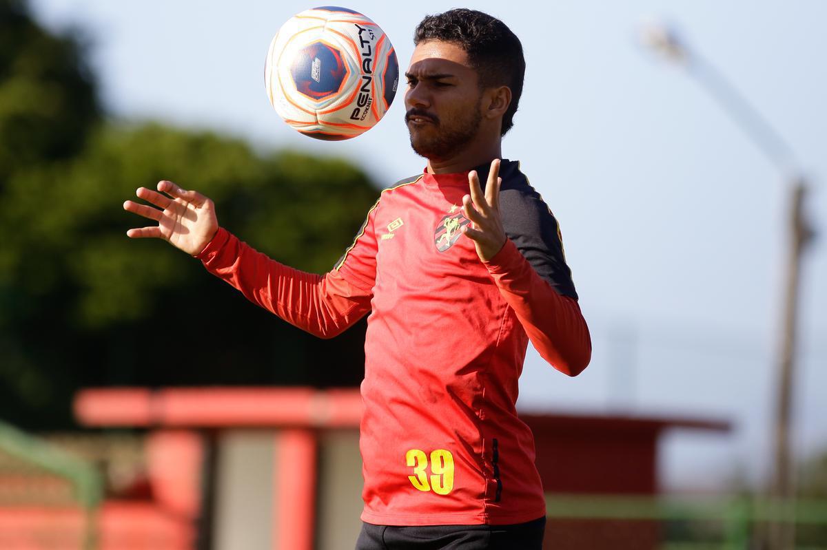 Meia Pablo Pardal, de 20 anos, aparece no profissional desde 2018, mas passou a ser utilizado com frequncia nesta temporada, onde tem 318 minutos - 5 jogos (1 com Daniel) - 0 gol e 2 assistncias. Atuou pela ltima vez dia 22 de fevereiro, contra o Salgueiro.