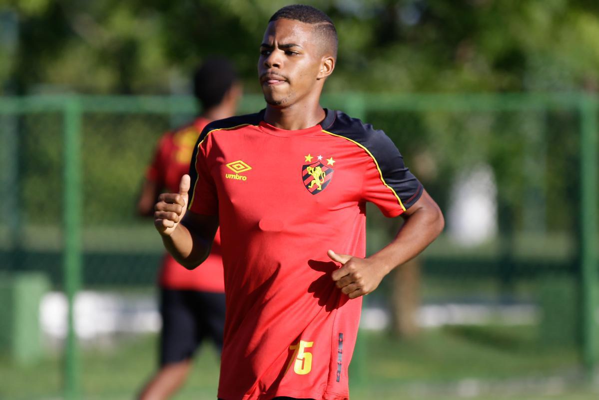 Meia-atacante Pedro Maranho, de 21 anos, aparece no profissional desde 2019. Nesta temporada, tem  56 minutos - 2 jogos (0 com Daniel) - 0 gol e 0 assistncias. Atuou pela ltima vez dia 22 de janeiro, contra o Vitria-PE.