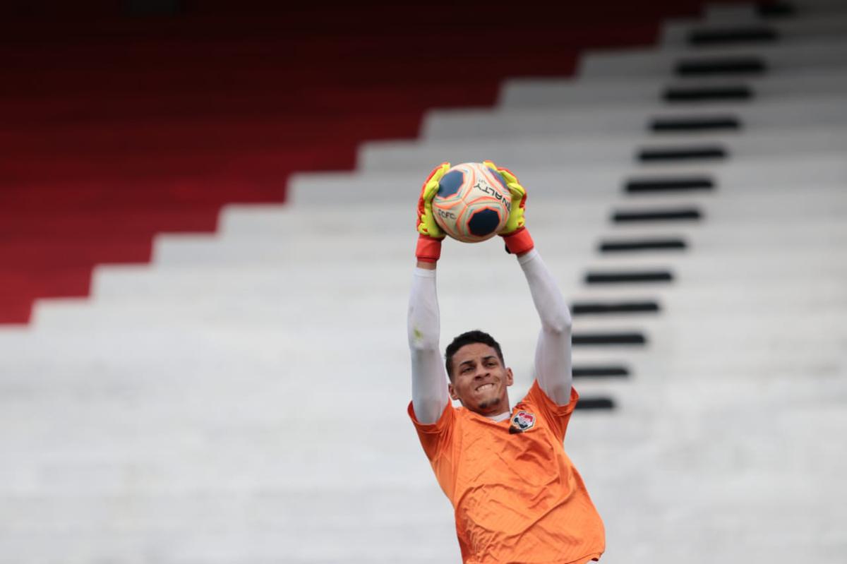 Tricolor venceu o Deciso de Bonito por 2 a 1, garantiu a liderana do Estadual e a vaga na Copa do Brasil de 2021