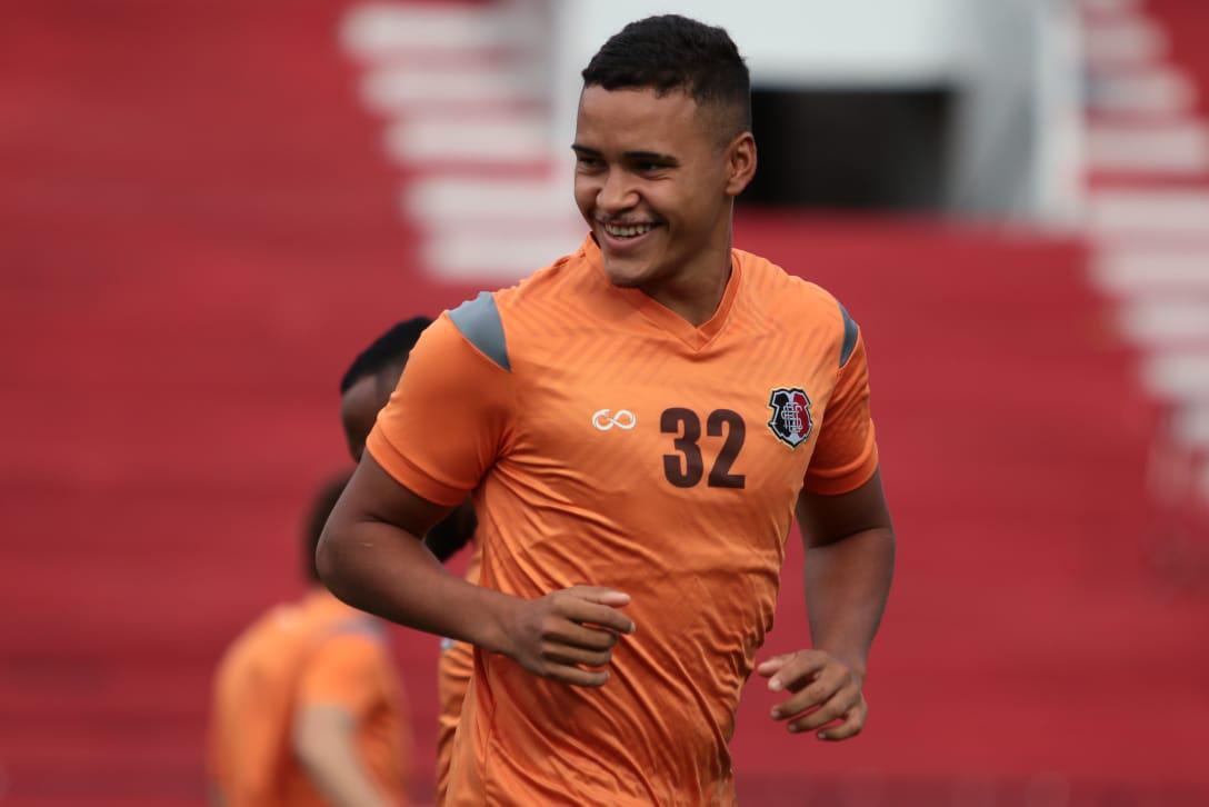 Tricolor venceu o Deciso de Bonito por 2 a 1, garantiu a liderana do Estadual e a vaga na Copa do Brasil de 2021