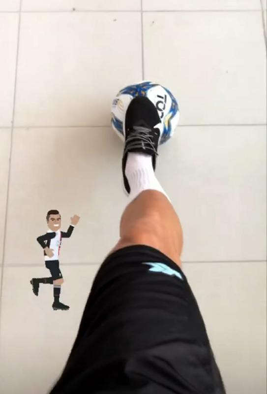 Em transio, o atacante Guillermo Paiva postou em sua conta no instagram um video trabalhando com bola