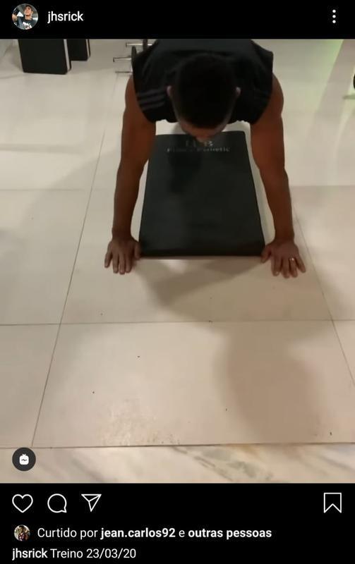 O experiente Jorge Henrique optou por fazer vdeo mostrando exerccios em sua conta no Instagram