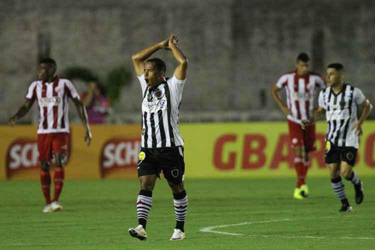 Pelo Nordest�o, N�utico perdeu de virada, por 2 a 1, para o time paraibano do Botafogo. A tentativa de avan�ar para as quartas da competi��o regional naquele jogo, n�o teve um bom desfecho para os alvirrubros