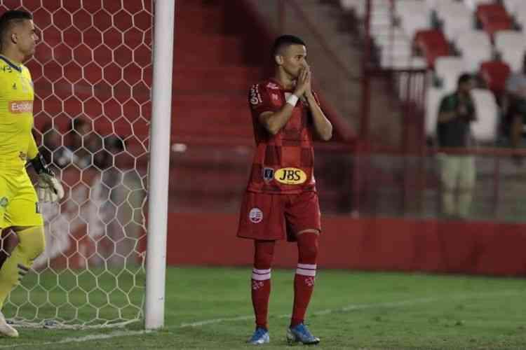 No dia 14 de mar�o, o time do N�utico perdeu, por 3 a 0, para o Fortaleza, em disputa v�lida pelo Regional, desperdi�ando a chance de classifica��o