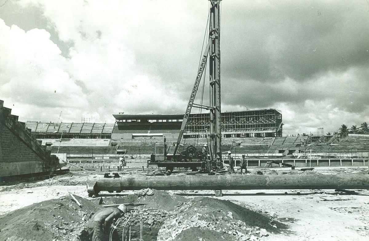 Ainda em 1971 as obras de expanso tiveram incio, avanando nos diferentes setores do estdio.