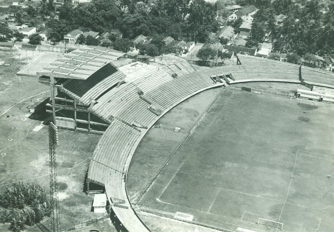 Ainda em 1971 as obras de expanso tiveram incio, avanando nos diferentes setores do estdio.