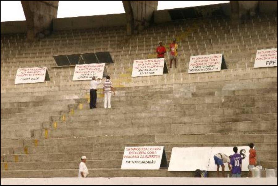 Em 2004, uma etapa de manuteno do estdio interditou parte das arquibancadas.