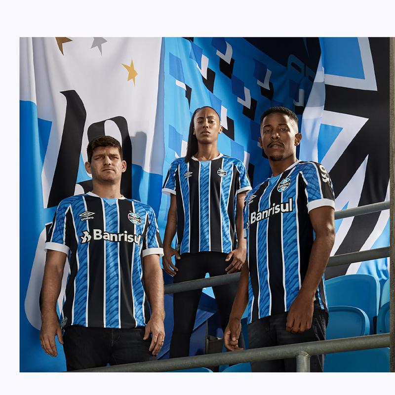 Ava, Fluminense, Chapecoense e Grmio tiveram seus novos uniformes divulgados pelo perfil oficial da Umbro no Instagram Detalhes das camisas coincidem com imagens dos materiais do Sport, que sero lanados no final deste ms de maio.