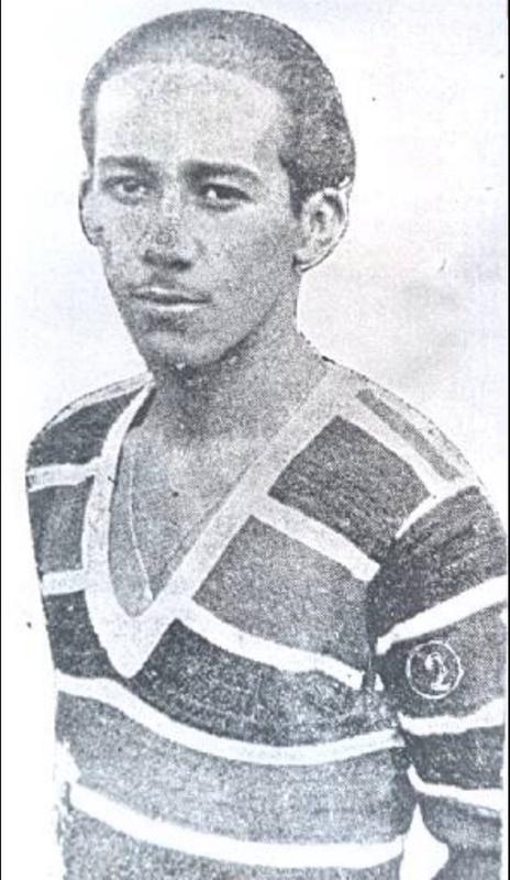 1� Tar� - 207 gols: Humberto de Azevedo Viana, o Tar�, nasceu em 29 de agosto de 1914, no Recife, no mesmo ano do nascimento do Santa Cruz. Fez a sua estreia como atleta do clube na d�cada de 1930, com 17 anos e ap�s mais de 11 anos atuando como atleta, chegou at� a ser treinador. Faleceu em 7 de novembro de 2000, aos 86 anos.