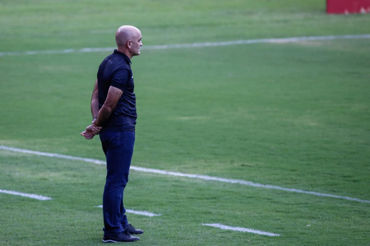 Rubro-negros e tricolores duelaram na Ilha do Retiro em partida que marcou o retorno do futebol em Pernambuco