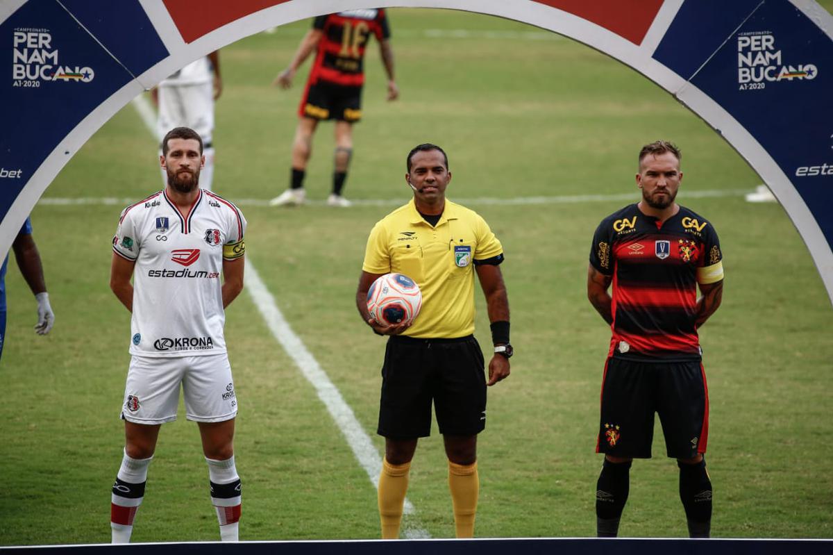 Rubro-negros e tricolores duelaram na Ilha do Retiro em partida que marcou o retorno do futebol em Pernambuco