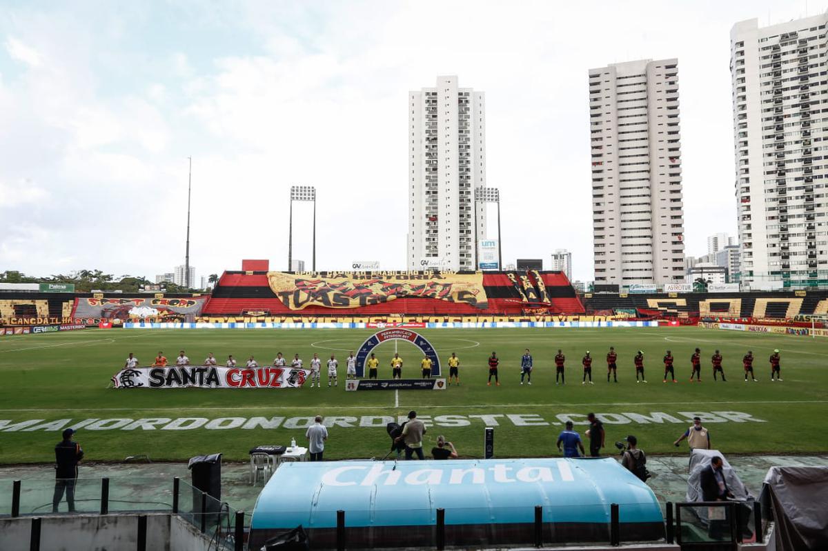 Rubro-negros e tricolores duelaram na Ilha do Retiro em partida que marcou o retorno do futebol em Pernambuco