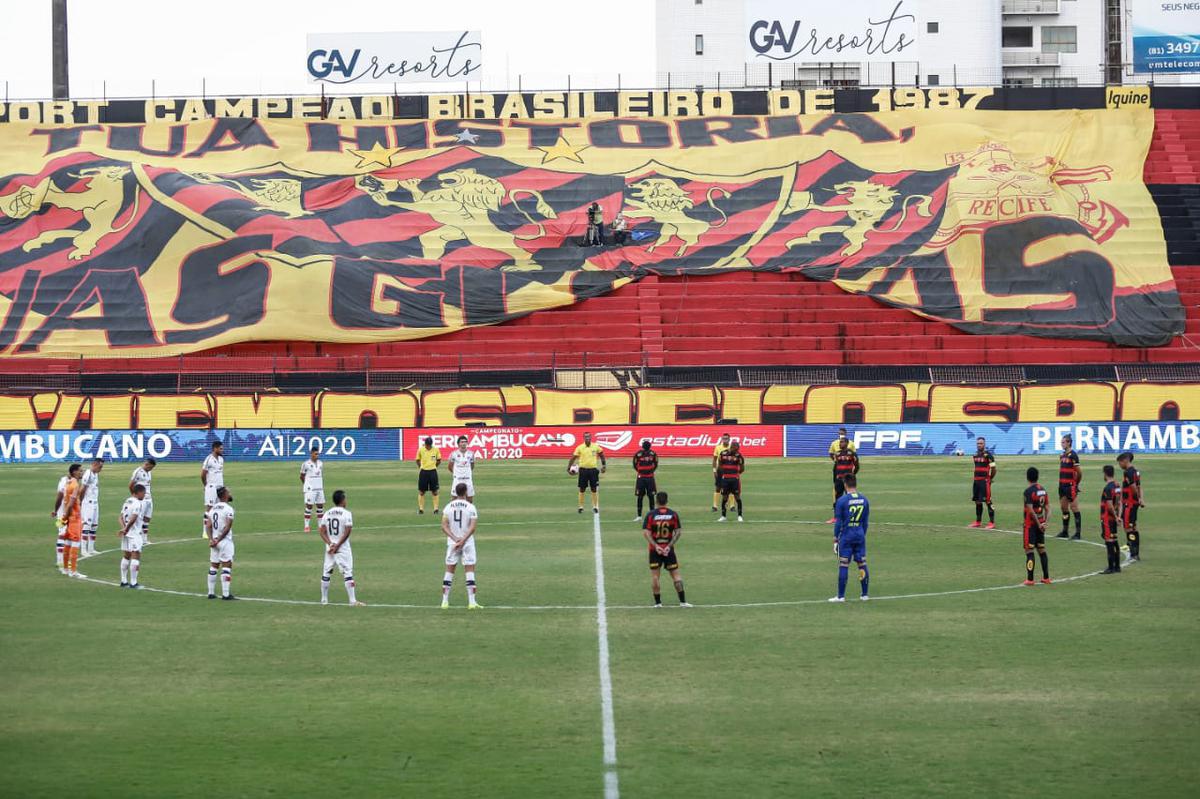 Rubro-negros e tricolores duelaram na Ilha do Retiro em partida que marcou o retorno do futebol em Pernambuco