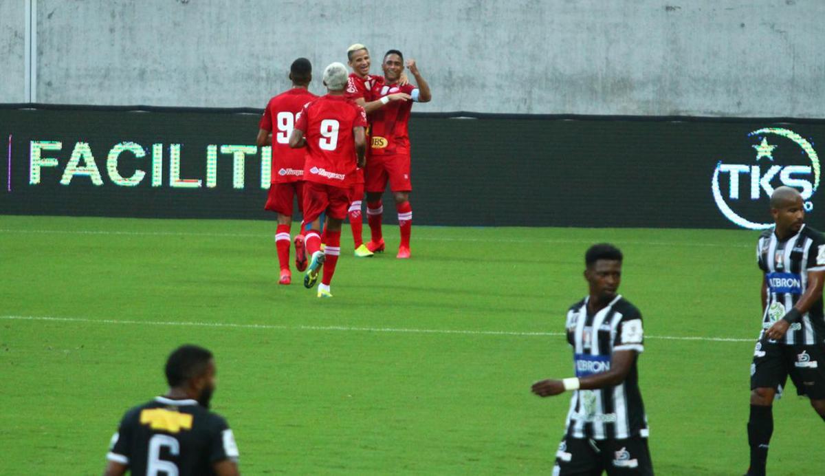 No segundo tempo, o Nutico ampliou aps gol contra em cruzamento de Jorge Henrique. O Timbu tambm marcou um gol contra, com Rafael Ribeiro, mas conseguiu segurar a vitria at o final da partida.