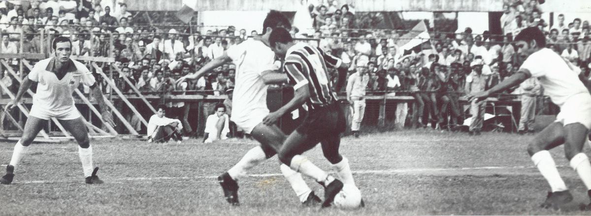 1970 - Santa Cruz 2 x 0 Nutico / Campeonato Pernambucano - O primeiro ttulo do Santa Cruz no Jos do Rgo Maciel viria apenas em 1970, quando o Tricolor venceu o Nutico por 2 a 0 no segundo Campeonato Pernambucano na sequncia do penta, com o estdio ainda em obras, que s seriam completadas em 1972.