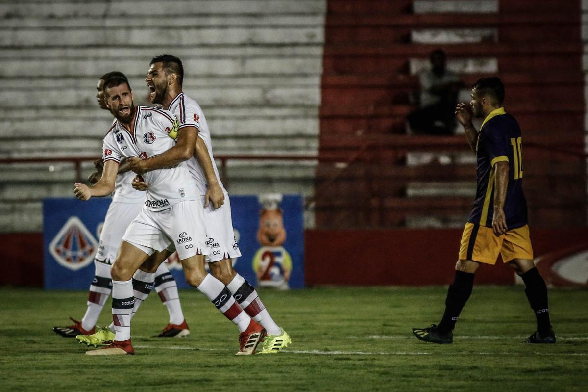 Com os dois gols marcados pelo zagueiro Danny Morais e o atacante Mayco Flix, o Tricolor conquistou a segunda vitria seguida na competio estadual