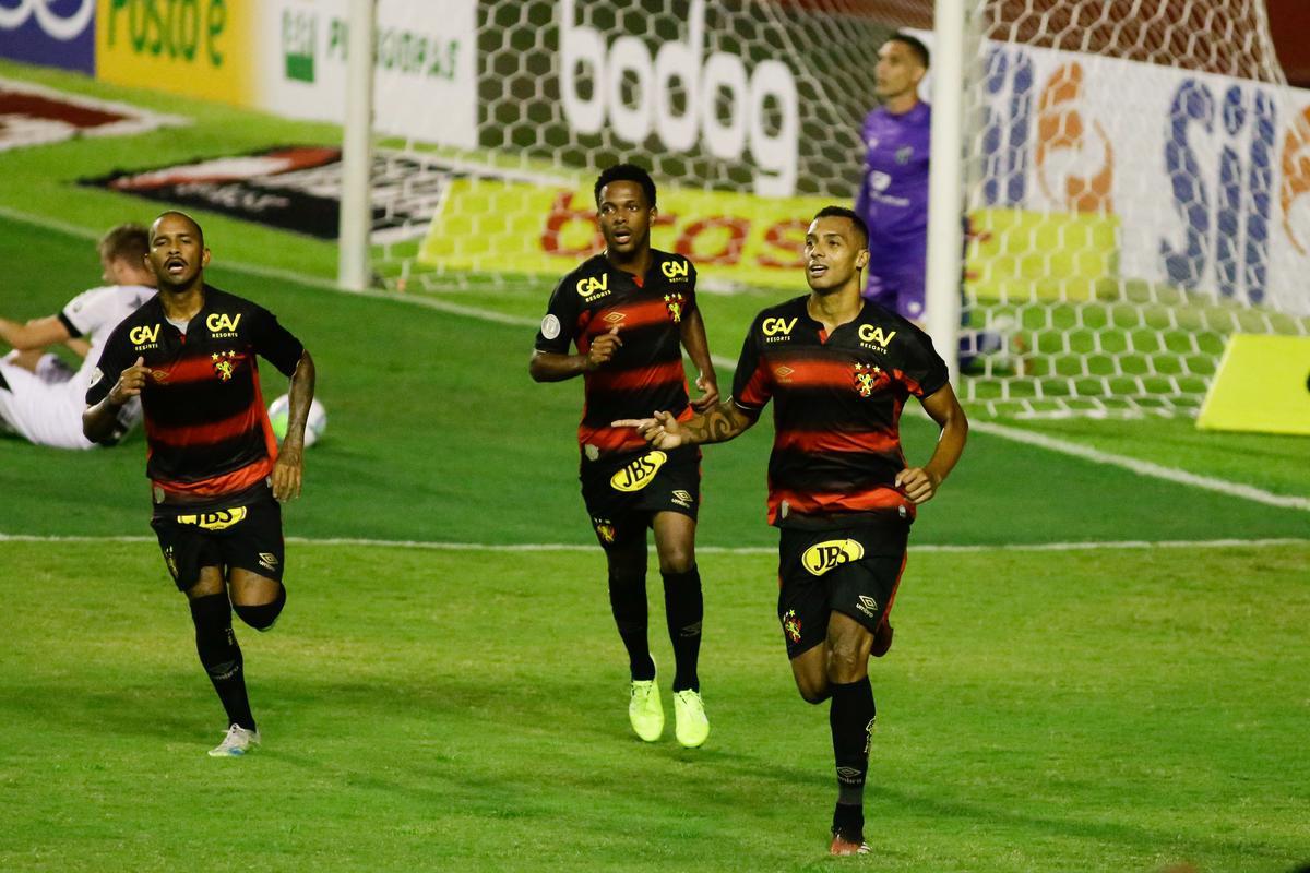 Na estreia do Brasileiro, o Sport bateu o Cear por 3 a 2, com gols de Elton (2x) e Jonatan Gomez.