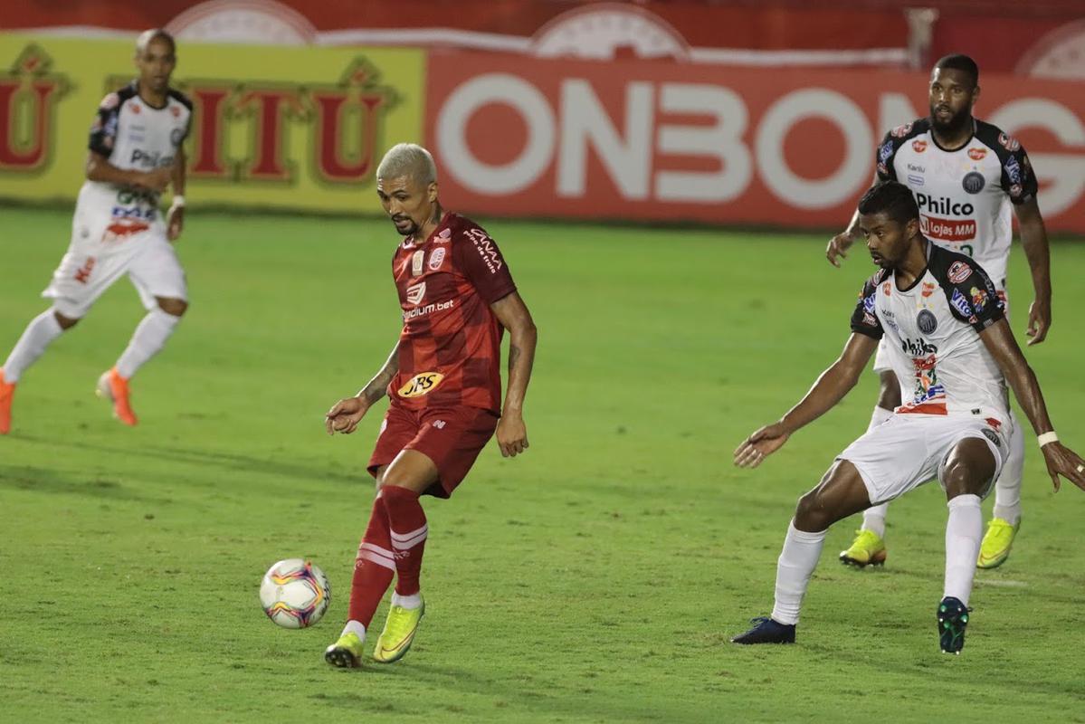 Em jogo morno, o Nutico recebeu o Operrio de Ponta Grossa, no jogo que marcou o retorno da Sri eB ao Estdio dos Aflitos. Em campo, poucas emoes e empate sem gols, no jogo vlido pela segunda rodada do torneio nacional.