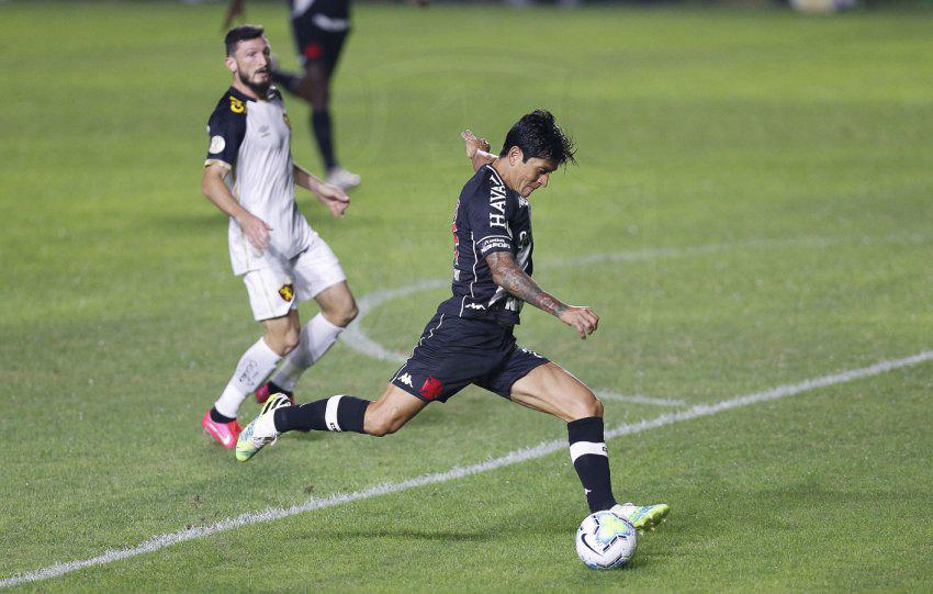 Equipes se enfrentaram no estdio de So Janurio com vitria do Cruzmaltino por 2 a 0 com dois gols de Fellipe Bastos