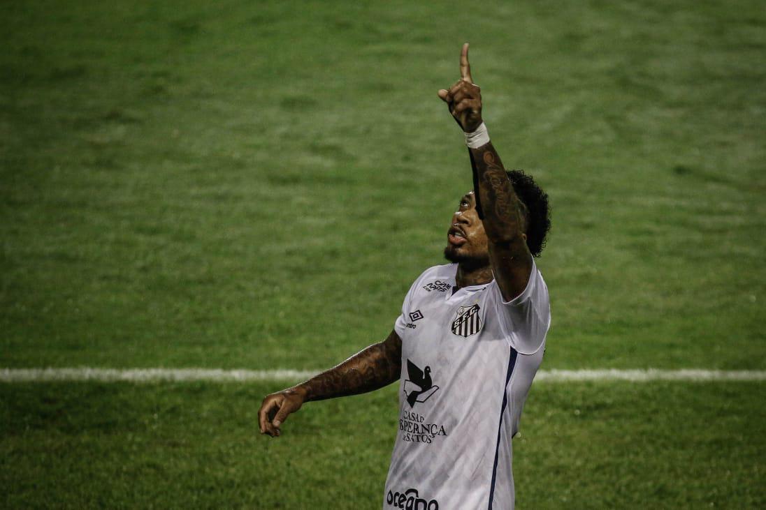 No segundo tempo, o Santos voltou mais ativo no ataque e conseguiu abrir o placar com um belo gol de Marinho.