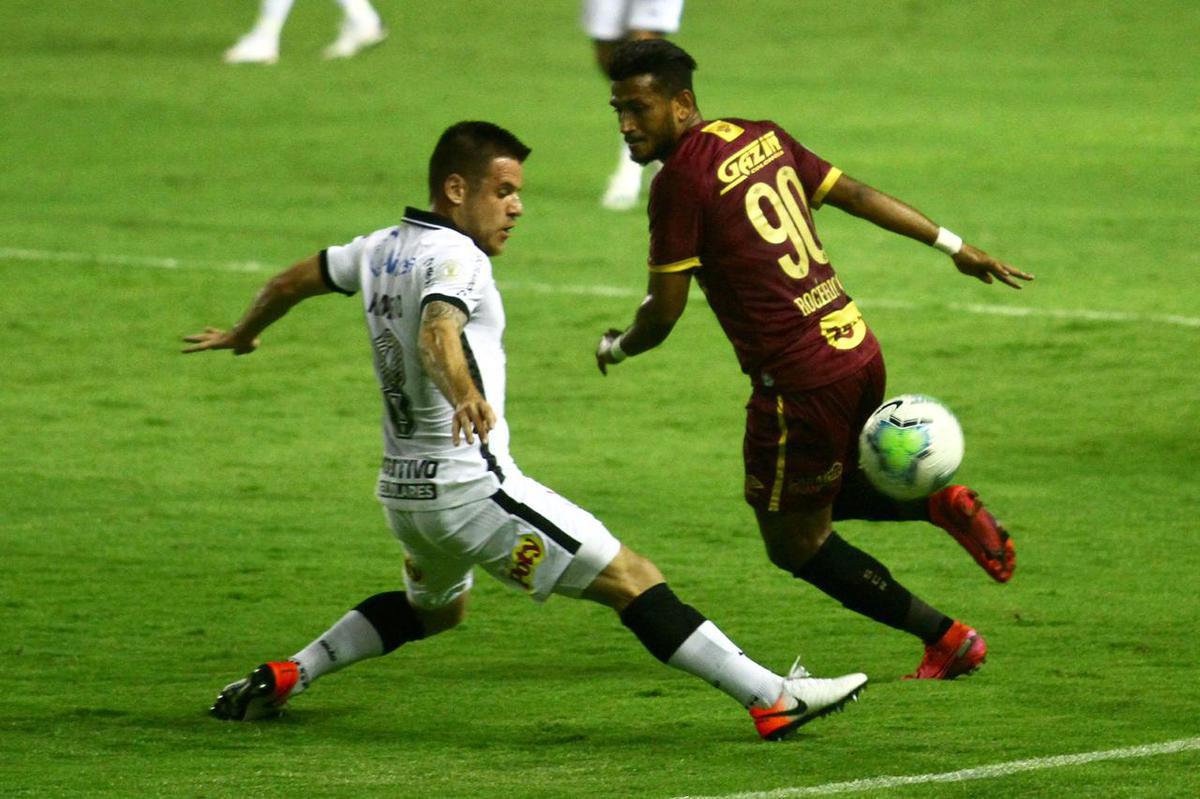 Com gol do zagueiro Maidana, de pnalti, Sport venceu o Corinthians em casa e deu um salto importante na tabela de classificao da Srie A.