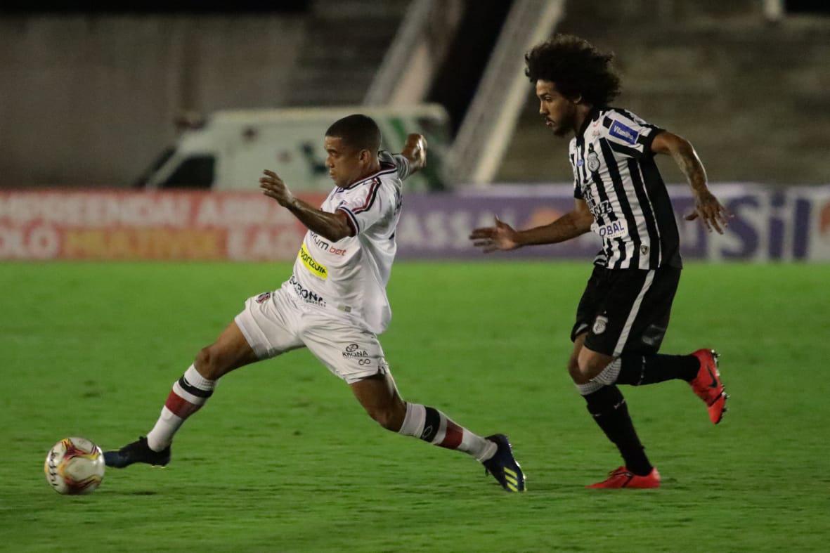 Treze e Santa Cruz se encontraram nesta noite de sbado, no estdio Domingo, em jogo vlido pela Srie C do Campeonato Brasileiro
