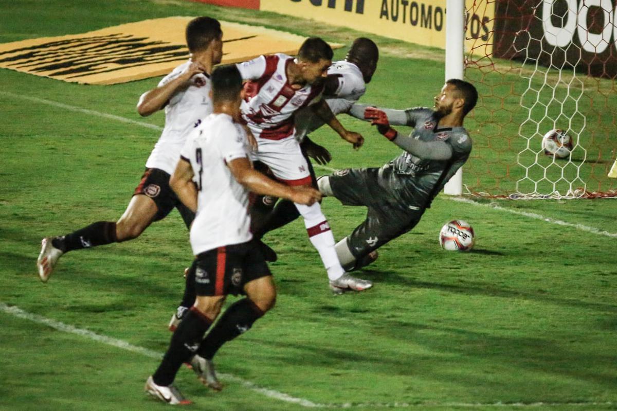 Partida nos Aflitos colocou frente à frente duas equipes que brigam pela parte de baixo da Segunda Divisão do Brasileirão