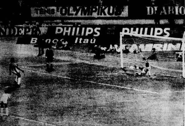 1977 - Sport 1x1 Nutico (no tempo normal, Sport 0x1 Nutico)
A partida entrou para a histria como 'o jogo da madrugada'. Aps uma vitria do Sport no primeiro jogo da deciso e um empate no segundo, o Nutico venceu o terceiro confronto por 1 a 0 forando uma prorrogao, sem vantagem para nenhum dos clubes. E como o regulamento no previa disputa de pnaltis, o ttulo s foi definido aos 13 minutos do segundo tempo da segunda prorrogao, com um gol de Mauro.
Time: Gilberto; Cardoso, Samuel, Djalma e Nelsinho; Cacau e Pita (Tovar); Amilton Rocha (Roberto), Mauro, Totonho e Darci. Tcnico: nio Andrade