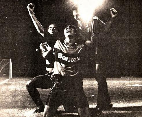 1991 - Sport 3x0 Nutico
Comandado pela dupla de ataque formada por Hlio e Moura, o Sport mais uma vez no deu chance para o Nutico em uma deciso. Aps chegar a abrir 3 a 1 no jogo de ida, no Arruda, e permitir o empate por 3 a 3, o Leo imprimiu sua maior qualidade tcnica no jogo de volta, vencendo facilmente por 3 a 0, na Ilha. Com dois gols de Hlio e um de Moura, que acabou como artilheiro da competio, com 26 tentos.
Time: Gilberto; Givaldo, Alton, Chico Monte Alegre e Slvio; Dinho, Atade, Neco e Zico; Hlio e Moura. Tcnico: Givanildo Oliveira