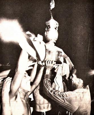 1991 - Sport 3x0 Nutico
Comandado pela dupla de ataque formada por Hlio e Moura, o Sport mais uma vez no deu chance para o Nutico em uma deciso. Aps chegar a abrir 3 a 1 no jogo de ida, no Arruda, e permitir o empate por 3 a 3, o Leo imprimiu sua maior qualidade tcnica no jogo de volta, vencendo facilmente por 3 a 0, na Ilha. Com dois gols de Hlio e um de Moura, que acabou como artilheiro da competio, com 26 tentos.
Time: Gilberto; Givaldo, Alton, Chico Monte Alegre e Slvio; Dinho, Atade, Neco e Zico; Hlio e Moura. Tcnico: Givanildo Oliveira