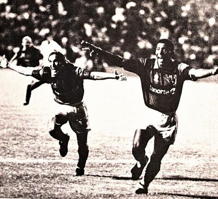 1992 - Sport 1x0 Nutico
O bicampeonato em cima do rival foi mais disputado. Ainda com a dupla Hlio e Moura, o Leo perdeu o jogo de ida, no Arruda, por 1 a 0 e devolveu o placar na volta, na Ilha, com gol do atacante Dinda, que no ano anterior estava no Nutico. Na prorrogao, os rubro-negros seguraram o 0 a 0 e foram campees, com direito ao rbitro Valdomiro Matias anular um gol do alvirrubro Ocimar, em lance polmico. 
Time: Gilberto; Odair, Lima, Chico Monte Alegre e Biro Biro; Gilberto Gacho, Atade e Erasmo (Neco); Dinda, Hlio (Jnior Guimares) e Moura. Tcnico: Givanildo Oliveira.