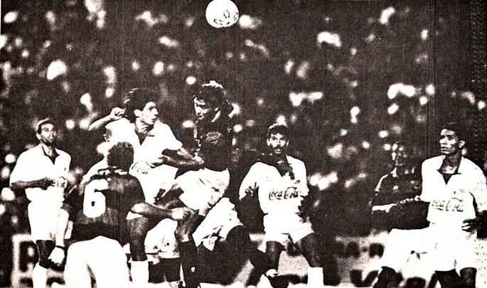 1992 - Sport 1x0 Nutico
O bicampeonato em cima do rival foi mais disputado. Ainda com a dupla Hlio e Moura, o Leo perdeu o jogo de ida, no Arruda, por 1 a 0 e devolveu o placar na volta, na Ilha, com gol do atacante Dinda, que no ano anterior estava no Nutico. Na prorrogao, os rubro-negros seguraram o 0 a 0 e foram campees, com direito ao rbitro Valdomiro Matias anular um gol do alvirrubro Ocimar, em lance polmico. 
Time: Gilberto; Odair, Lima, Chico Monte Alegre e Biro Biro; Gilberto Gacho, Atade e Erasmo (Neco); Dinda, Hlio (Jnior Guimares) e Moura. Tcnico: Givanildo Oliveira.