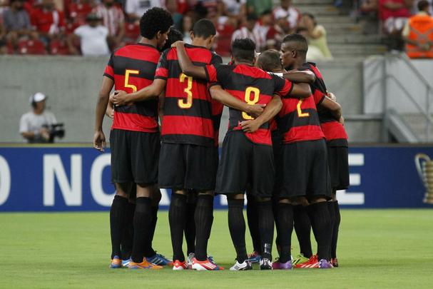 2014 - Nutico 0x1 Sport
Duas semanas aps conquistar o ttulo da Copa do Nordeste diante do Cear, o Sport levantaria mais um trofu. Em cima do velho fregus. Uma conquista com gosto especial. Pelo fato de ser o 40 estadual conquistado pelo clube e tambm por ser o primeiro clube a conquistar um trofu na Arena de Pernambuco. O capito Durval marcou o gol da vitria.
Time: Magro; Patric, Ferron, Durval e Ren; Rodrigo Mancha, Ewerton Pscoa (Rithely), Alton (Felipe Azevedo), Wendel (Danilo) e Ananias; Neto Baiano. Tcnico: Eduardo Baptista.