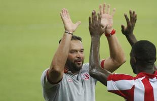 N�utico 4x0 Salgueiro (6� rodada - 6/2/2018) - Visando a um importante compromisso contra o Botafogo-PB, em Jo�o Pessoa, pelo Nordest�o, dois dias depois, Roberto Fernandes voltou a utilizar uma forma��o alternativa, com sete pratas da casa. E os garotos n�o deram chance ao Carcar�, aplicando a maior goleada do Estadual. Mesmo sem fazer gols, o atacante Rafael Assis foi um dos destaques da partida e se apresentava para a torcida com um belo repert�rio de dribles.