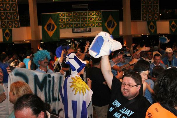 Torcedores lotaram hotel em Fortaleza para receber o Uruguai