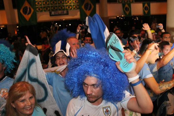 Torcedores lotaram hotel em Fortaleza para receber o Uruguai