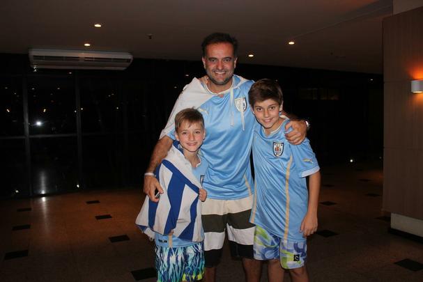 Torcedores lotaram hotel em Fortaleza para receber o Uruguai