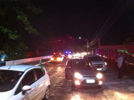 Torcedores recepcionam Cristiano Ronaldo e companhia