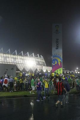 Brasileiros, japoneses e costa-marfinenses fizeram a festa antes de entrar na Arena Pernambuco