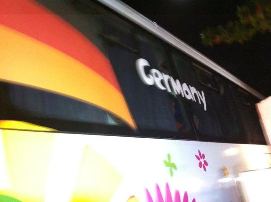 Alemanha  recebida por torcedores em Salvador aps preparao em Santa Cruz de Cabrlia