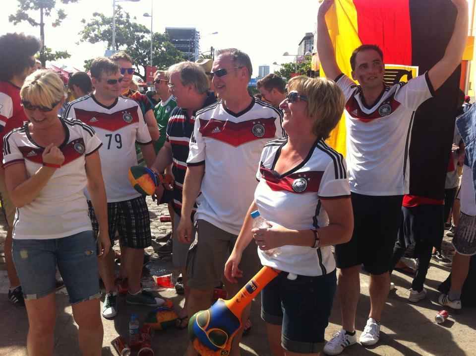 Torcedores Alemes animaram Fan Fest no Recife durante jogo contra os portugueses