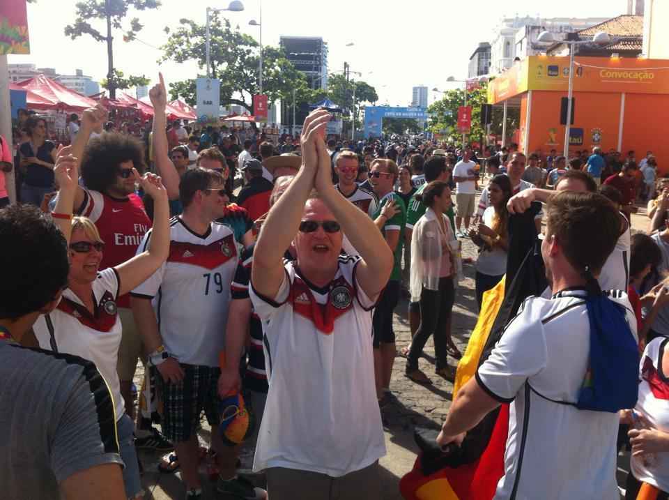 Torcedores Alemes animaram Fan Fest no Recife durante jogo contra os portugueses