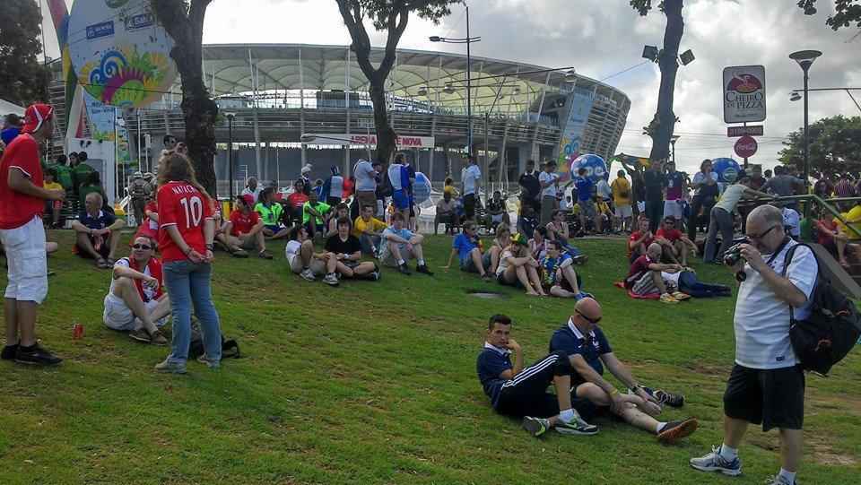 suos dominam chegada na Fonte Nova e espalham mancha vermelha em Salvador