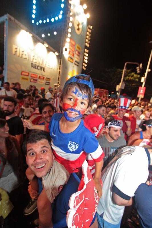 Ianques tomaram o Cais da Alfndega para acompanhar EUA x Portugal